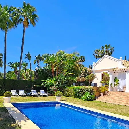 Noctua Luxury Paraiso 001 فيلة